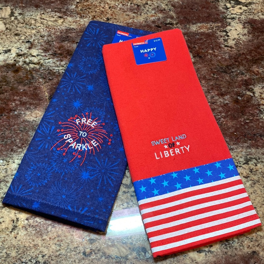 🇺🇸Set of 2-Hand Towels, each 16” x 26” ❤️💙Patriotic💙❤️ NWT attached 🇺🇸🇺🇸